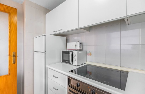 Santa Pola Apartment | Apartment 'Sunflower Beach' with Private Terrace, Balcony and Wi-Fi