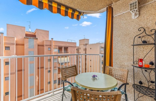 Santa Pola Apartment | Apartment 'Sunflower Beach' with Private Terrace, Balcony and Wi-Fi