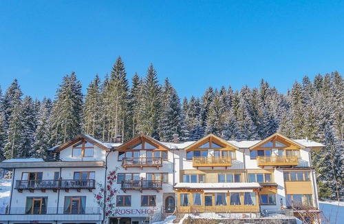 Oberndorf bei Kitzbuhel Apartment | Apartment Superior im Gartenhotel Rosenhof bei Kitzbühel