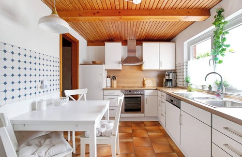 Steinbergkirche Apartment | Apartment 'Urlaub An Der Ostsee ' with Shared Pool, Private Terrace and Wi-Fi