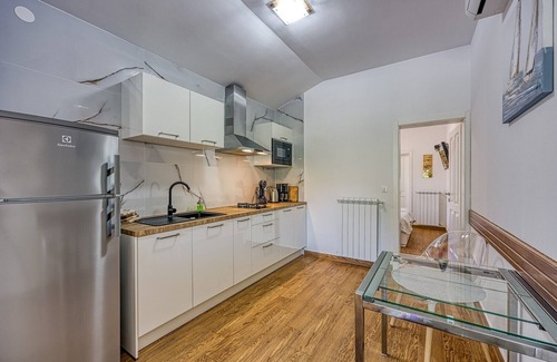 City Center Apartment | Apartment Valentina near a Beautiful Beach and City center