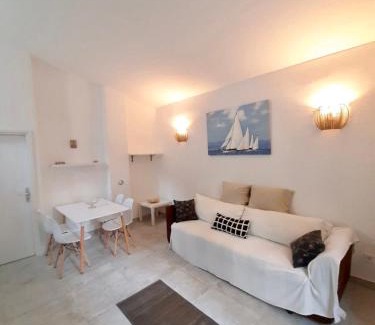 Petrovac Apartment | Apartment White