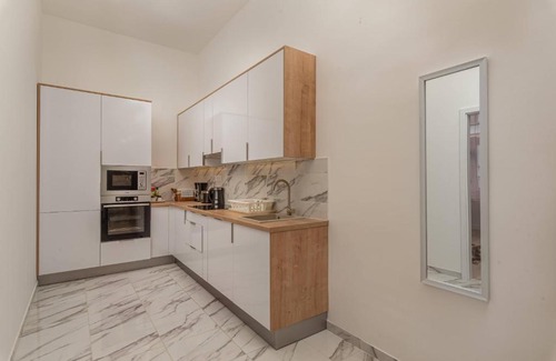 Lagymanyos Apartment | Apartment with 2 bedrooms Near Gellert Thermal Bath