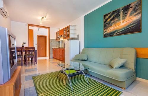 Valtura Apartment | Apartment with large pool, volleyball court, table tennis and table football
