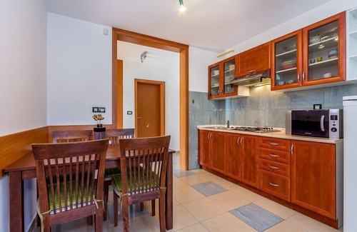 Valtura Apartment | Apartment with large pool, volleyball court, table tennis and table football
