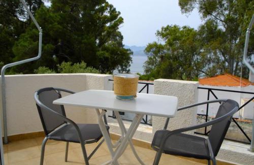 Kontos Apartment | Apartment with sea view and balcony 60m from beach
