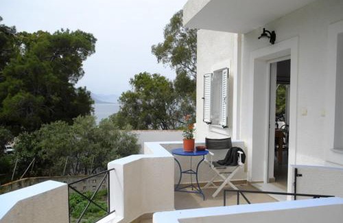 Kontos Apartment | Apartment with sea view and balcony 60m from beach