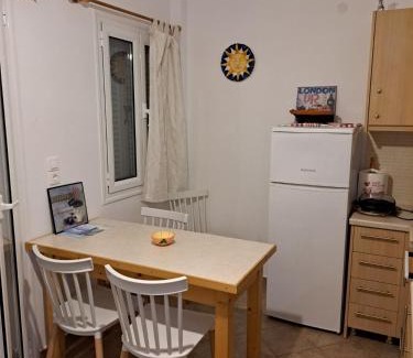 Kontos Apartment | Apartment with sea view and balcony 60m from beach