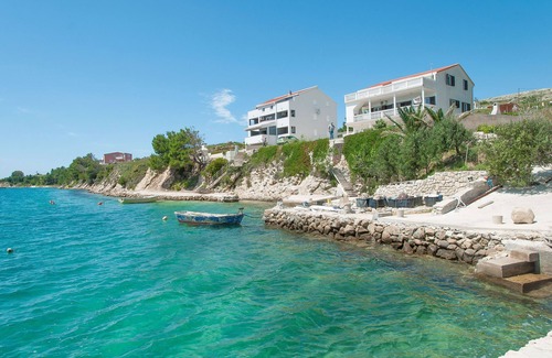 Vlasici Apartment | Apartments Beachfront Ante (28991-A2) - Vlasici - island Pag