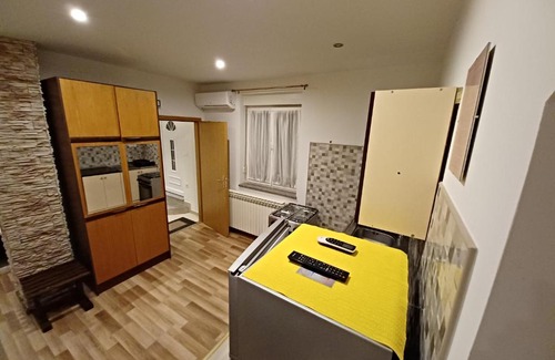 Velic Apartment | APARTMENTS JURIKA, Trilj