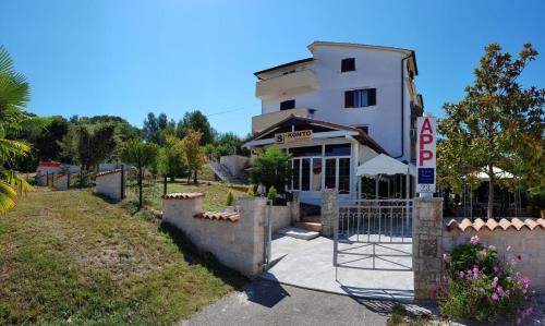 Brulo Apartment | Apartments Lori