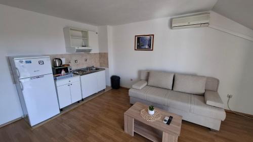 Seget Vranjica Apartment | Apartments Mato with balconies, garden & the sea view