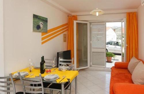 Babin Kuk Apartment | Apartments Pojko - One-Bedroom Apartment with Terrace Yellow