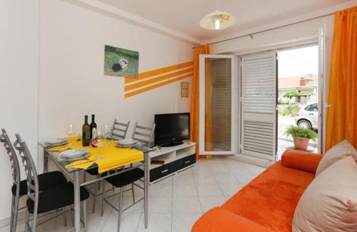 Babin Kuk Apartment | Apartments Pojko - One-Bedroom Apartment with Terrace Yellow