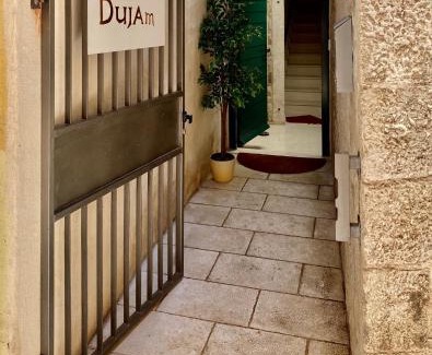 Old Town House | Apartments & Rooms Dujam