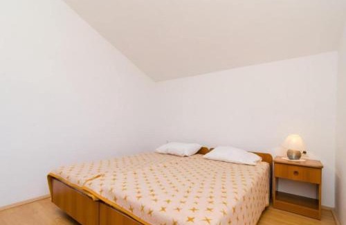 Drace Apartment | Apartments Sutvid- Two Bedroom Apartment with Balcony and Sea View