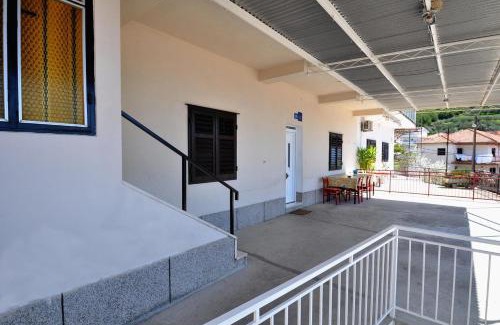 Jesenice Apartment | Apartments with parking space Sumpetar, Omis - 950