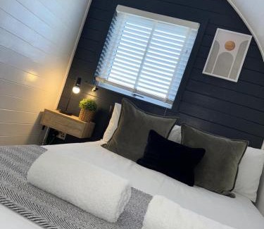 Fort William Apartment | Apex Studio Pod & Jacuzzi Bath