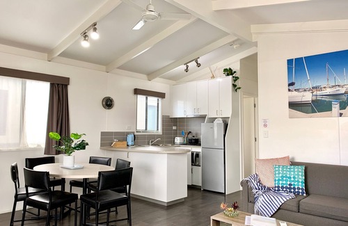 Apollo Bay Hotel | Apollo Bay Waterfront Motor Inn