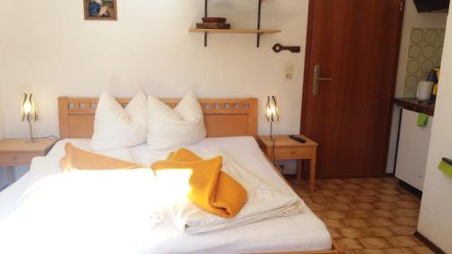 Tannheim Apartment | App 1 - Farbennest mit Frühstück Teeküche, Sommerbergbahnen inkl
