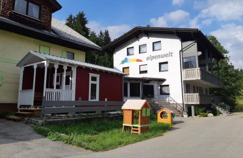 Tannheim Apartment | App 1 - Farbennest mit Frühstück Teeküche, Sommerbergbahnen inkl