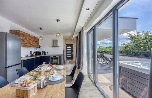 Vrvari Apartment | App Ana with Shared Pool and Jacuzzi