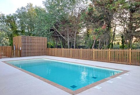 Vias Apartment | Appart 4 pers climatisé parking piscine proche des plages ménage inclus - V0816