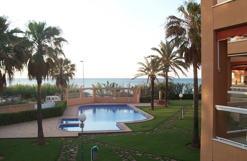 Denia Apartment | Appart rez of garden, in residence of stand. 1st line of sea and beach.