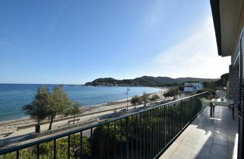 Marina di Campo Apartment | Appartamenti Montecristo - Fronte mare in posizione unica