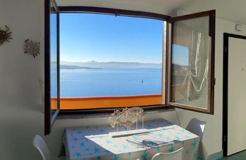 La Maddalena Apartment | Appartamentino panoramico.con finestra sul mare!