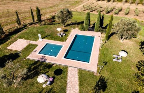 Chianni Apartment | Appartamento in casale con piscina Casa I Pavoni