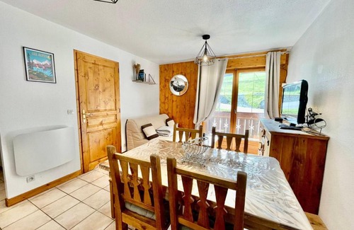 Notre-Dame-de-Bellecombe Apartment | Appartement charme pieds des pistes avec terrasse et WIFI inclus - FR-1-505-197