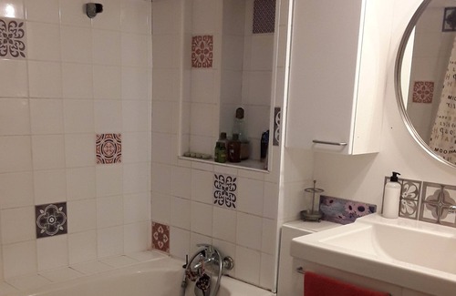 Manduel Apartment | Appartement à 5minutes de la Gare Nîmes TGV Pont du Gard
