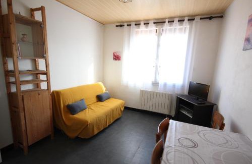 Portiragnes-Plage Apartment | Appartement 2 pièces, au 1er étage pour 2 à 4 couchages, proche commerces et 200m plage de PORTIRAGNES PLAGE LXRH9