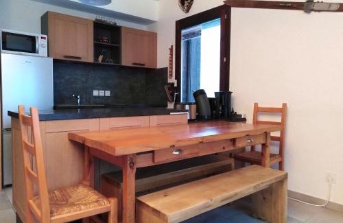 Plagne Centre Apartment | Appartement 3 pièces moderne avec terrasse, vue Mont Blanc, à 100m des pistes, garage et WiFi inclus - FR-1-351-119