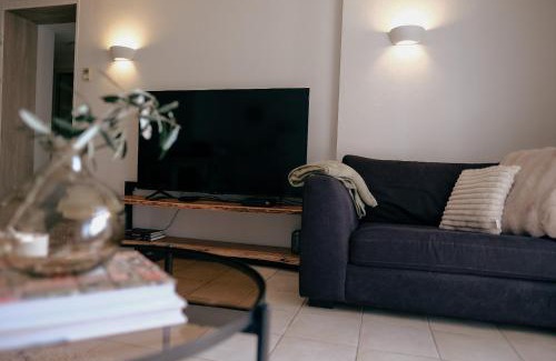 Callian Apartment | Appartement 3 pièces Climatisé dans une Résidence avec Piscine