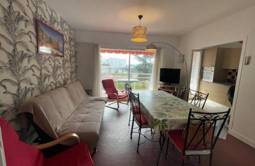 Saint-Cyprien Plage Apartment | Appartement 3 pièces climatisé avec 2 terrasses, parking, proche plage et port – 5 couchages - FR-1-225D-104