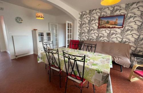 Saint-Cyprien Plage Apartment | Appartement 3 pièces climatisé avec 2 terrasses, parking, proche plage et port – 5 couchages - FR-1-225D-104