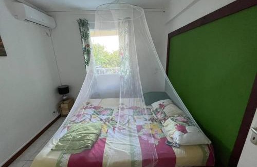 Rifflet Apartment | Appartement avec vue jardin à Deshaies 80 m² avec piscine