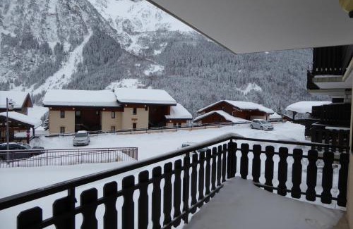 Pralognan-la-Vanoise Apartment | Appartement cosy et lumineux - 4 pers, balcon sud, départ skis aux pieds, proche centre et pistes - FR-1-464-93