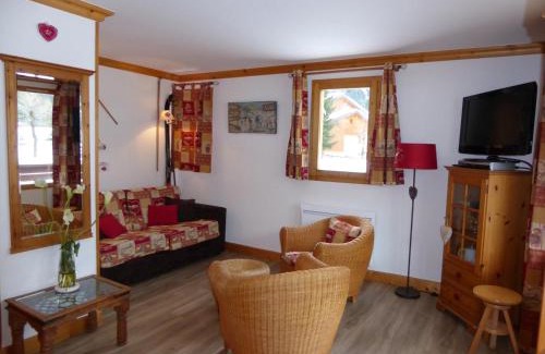 Pralognan-la-Vanoise Apartment | Appartement Confortable au Centre de Pralognan-la-Vanoise, Proche Téléphérique et Commerces - FR-1-464-107