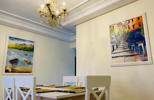 Tangier Apartment | Appartement Charmant au Coeur de Tanger avec Vue sur la Mer, Cosy Balcon, 2 Salles de Bain, WIFI, AC, IPTV