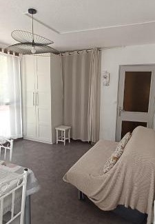 Greoux-les-Bains Apartment | Appartement climatisé Parc Paradis 150 m des thermes