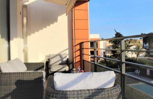 Villeneuve Loubet Beach Apartment | Appartement Climatisé 3P, Piscine, Terrasse Sud, Parking Privé, Proche Plage et Gare - FR-1-252A-70