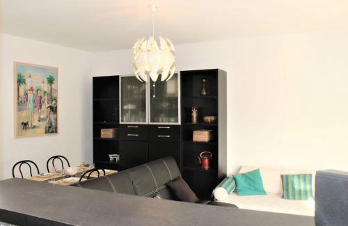 Villeneuve Loubet Beach Apartment | Appartement Climatisé 3P, Piscine, Terrasse Sud, Parking Privé, Proche Plage et Gare - FR-1-252A-70