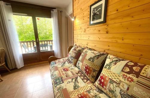Flumet Apartment | Appartement cosy au pied des pistes avec piscine, balcon et parking privé - FR-1-505-170
