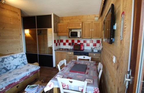 Les Carroz-d'Araches Apartment | Appartement cosy 4 pers au pied des pistes avec parking, balcon, lave-vaisselle et services additionnels - FR-1-572-87
