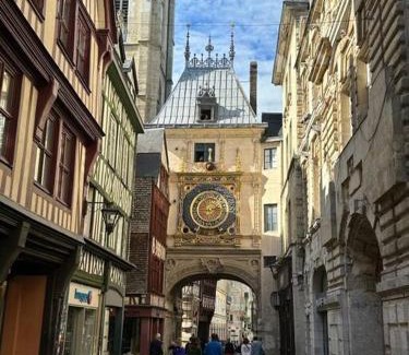 Quartier Vieux Marche-Cathedrale Apartment | Appartement dans ancien Hôtel historique
