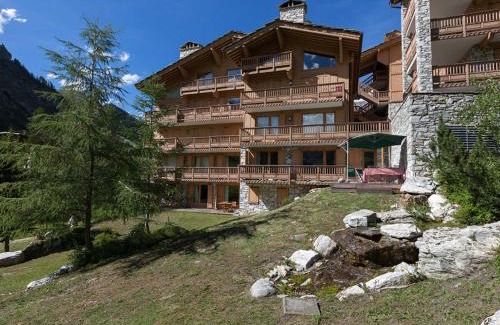 Val-d'Isere Apartment | Appartement de standing 75m² avec Wifi, cheminée, balcon et garage - Val d’Isère (Le Praz) - FR-1-694-359
