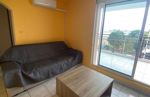 Saint-Andre Apartment | Appartement F2 centre-ville Saint-André